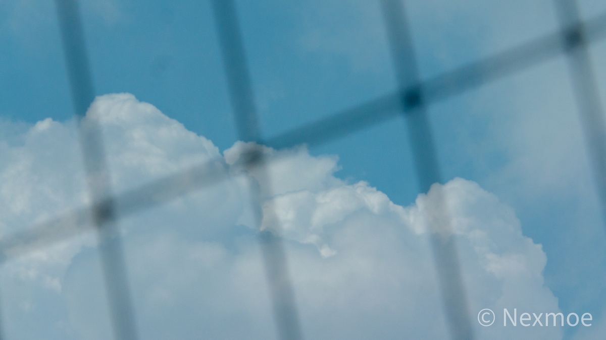 即使是牢笼,外面的天空依旧蔚蓝